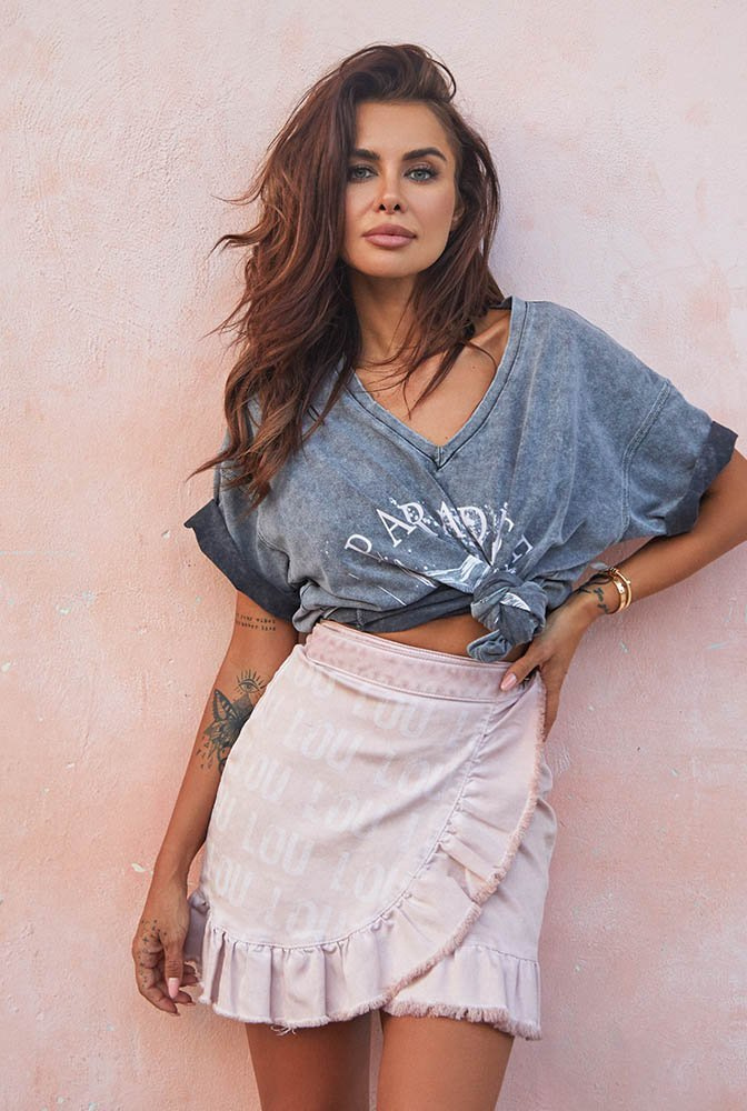 Danica - powder skirt with a subtle logo design