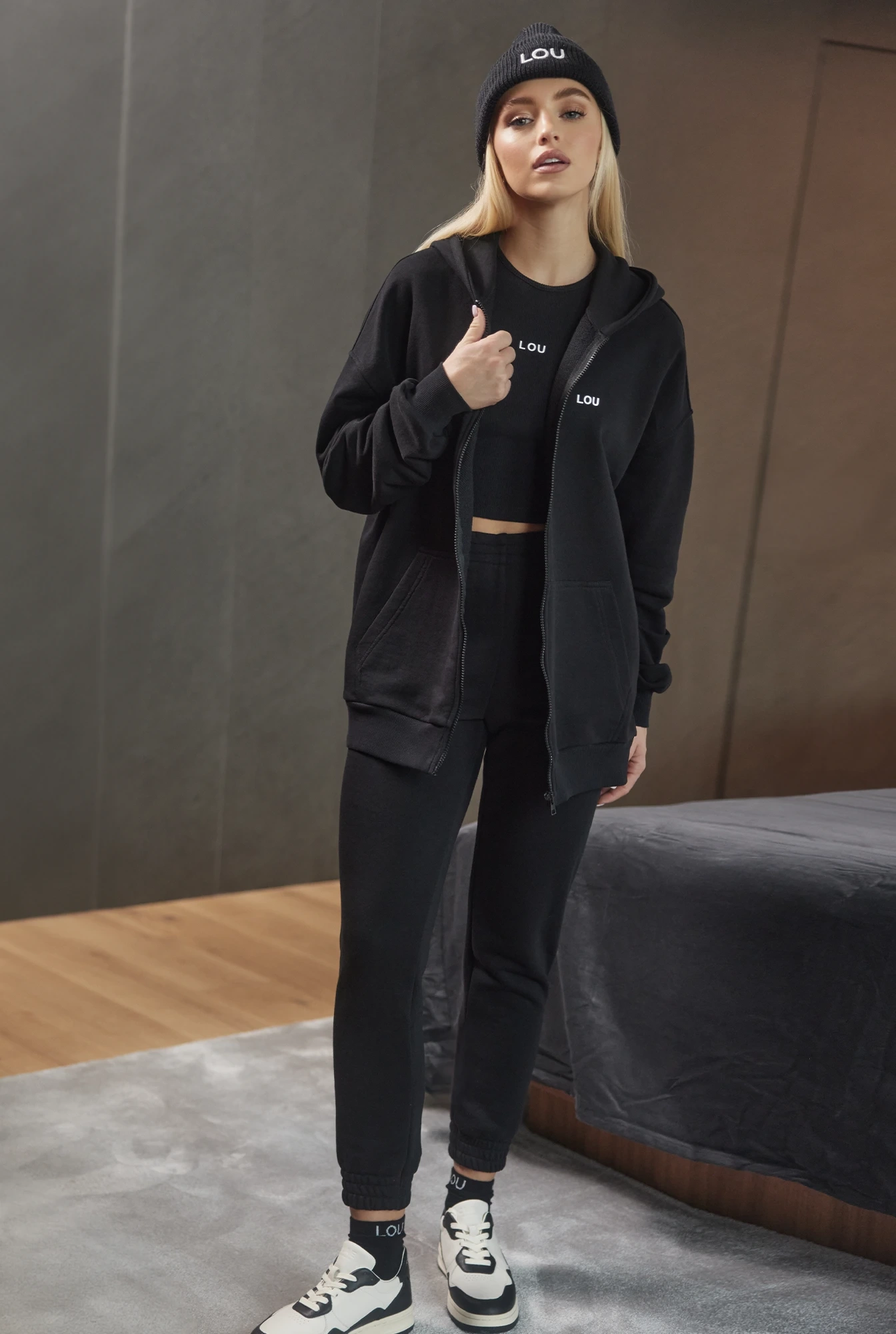 Saura Black tracksuit set in black