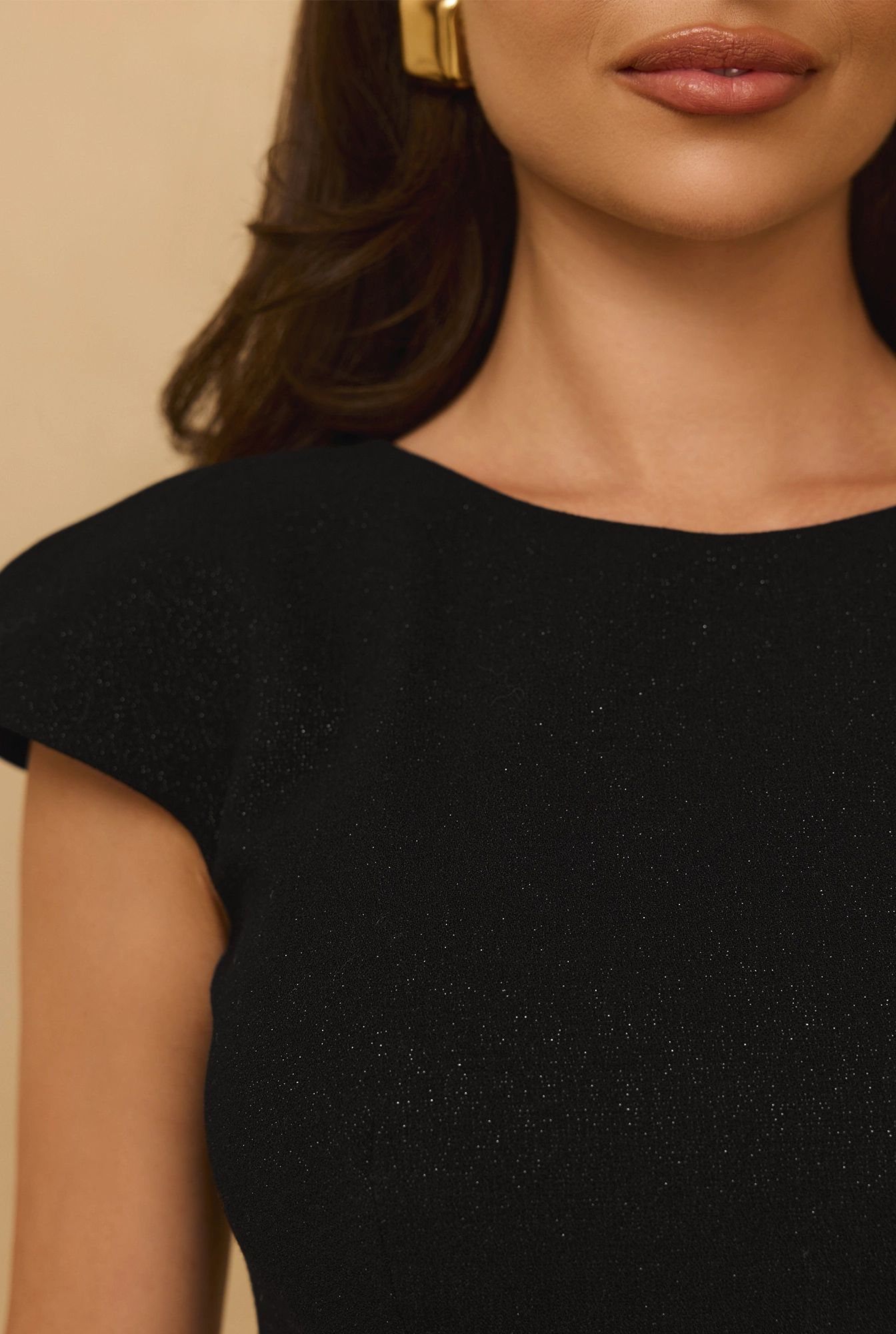 Kasjana – black maxi with delicate silver thread