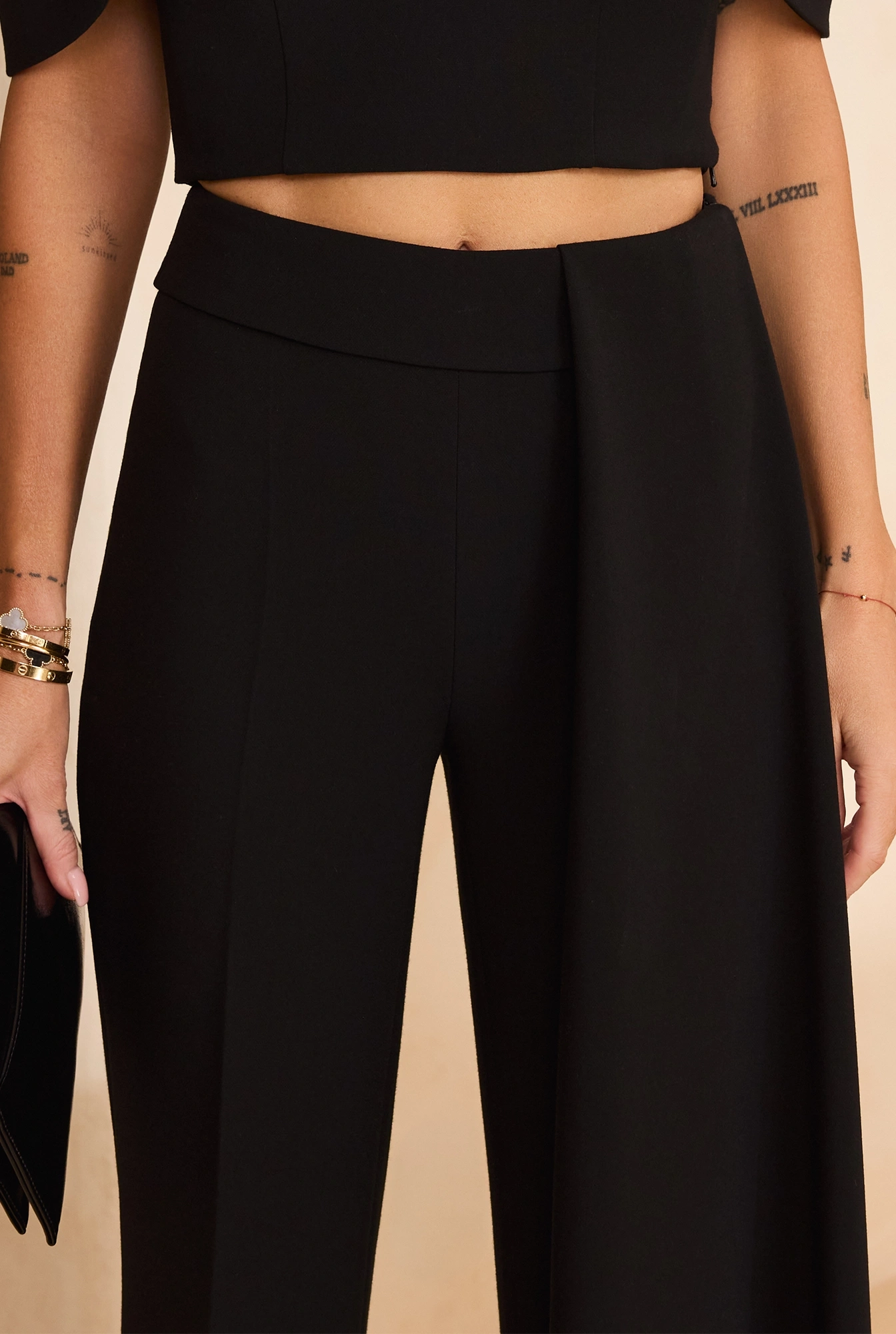 Zafarro – black trousers with flared legs
