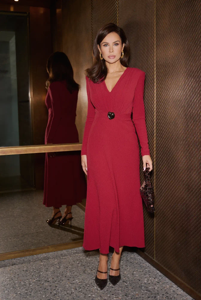 Aniceta – burgundy midi dress with a belt at the waist