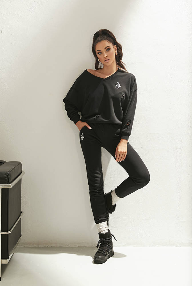 Tess - logan tracksuit with neckline and holes