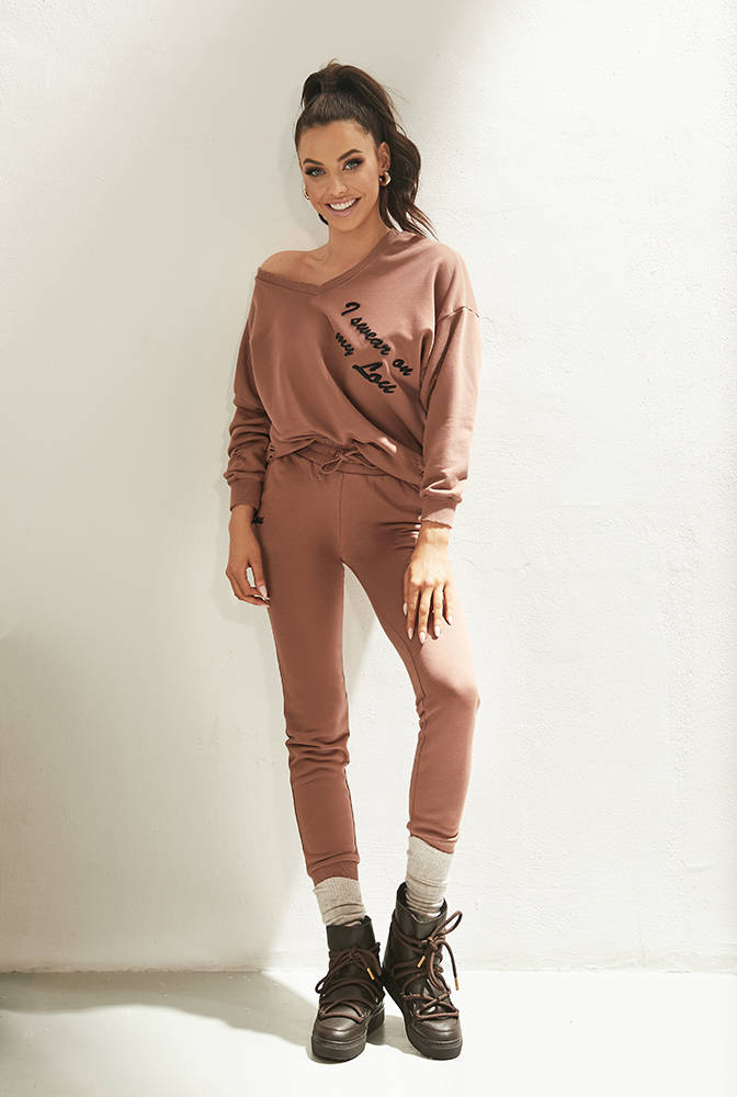 Valeria - comfortable tracksuit in chocolate shade