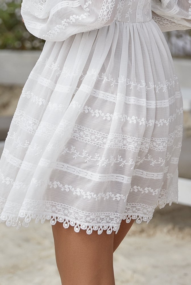 Aluna - Airy boho style dress with stand-up collar in white shade.