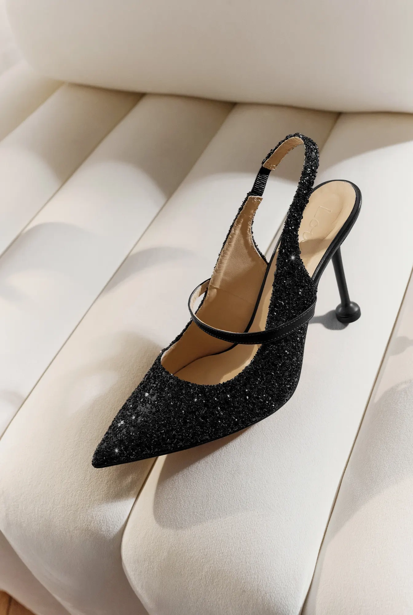 Marti – black pumps with a glitter application