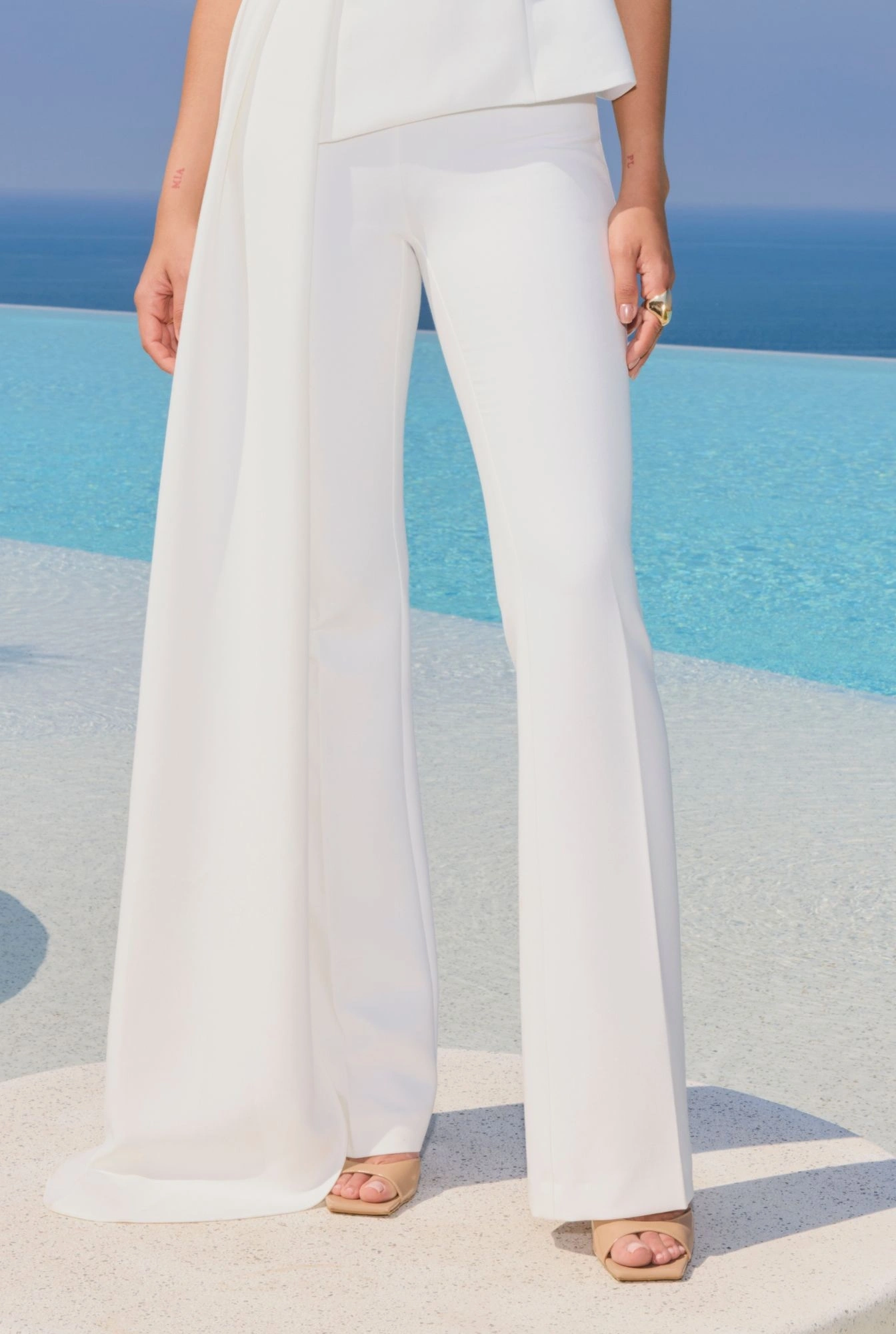 Puerto – off-white set: blouse + trousers