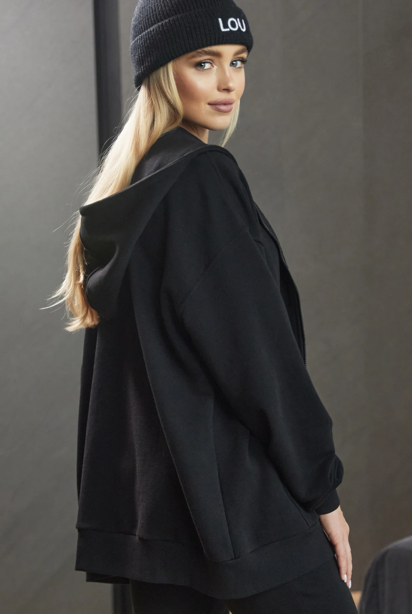 Saura Black Unzipped - comfortable sweatshirt in black with zipper